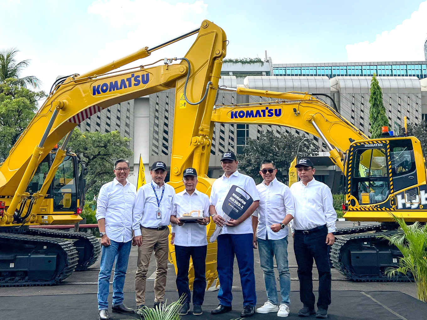 KPP Mining Kembali Memboyong 15 Unit HB365-1 sebagai Bentuk Komitmen dalam Mendukung Implementasi Program ESG