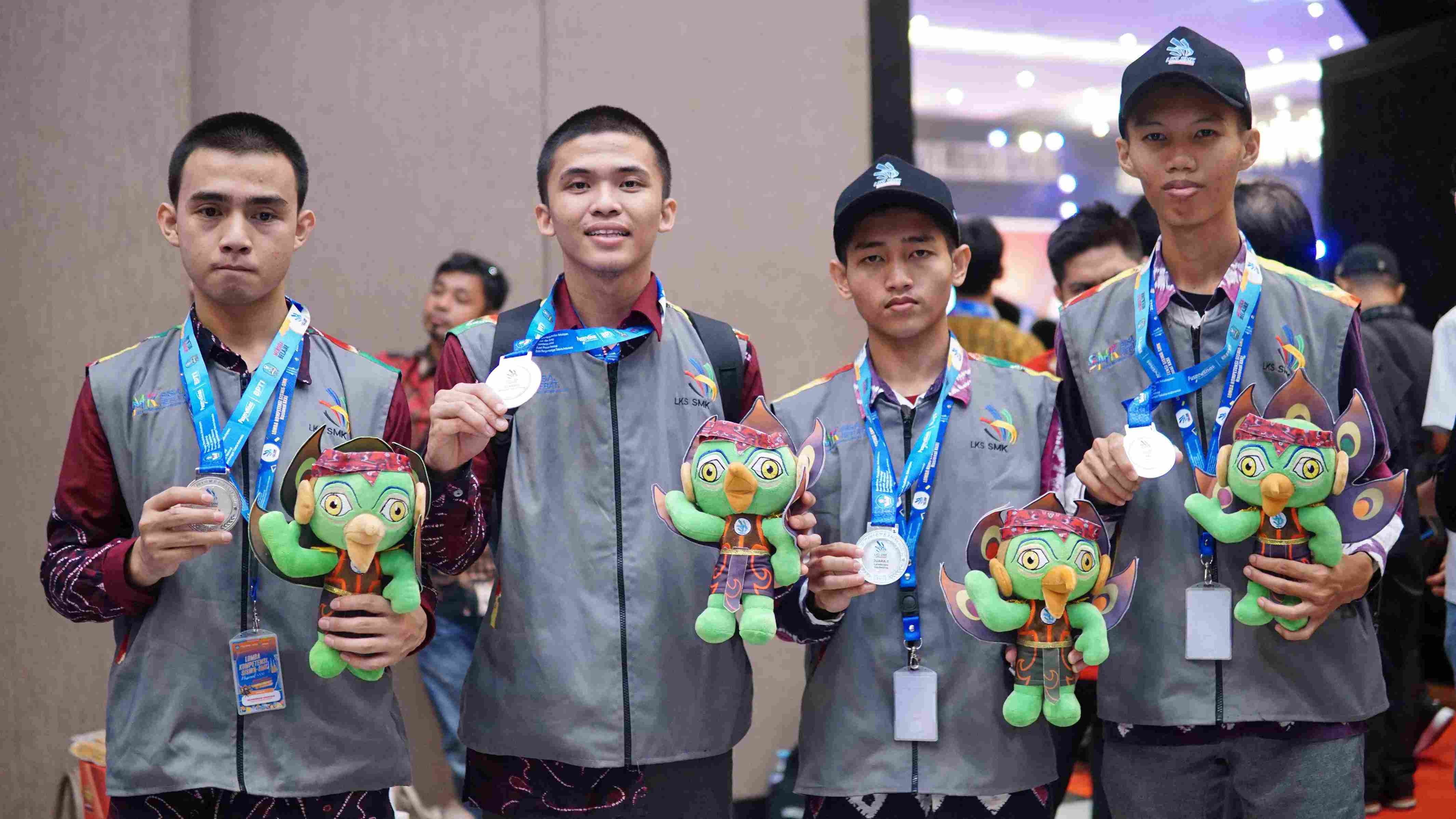 Bangga, Sekolah Binaan KPP Mining Kantongi 3 Medali Perak dalam Lomba Kompetensi Siswa (LKS) Nasional